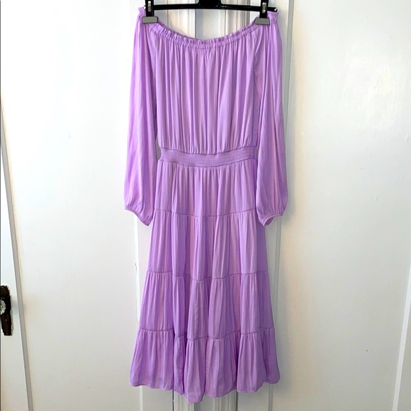 Lilly Pulitzer Dresses & Skirts - Lilly Off-Shoulder Midi Dress